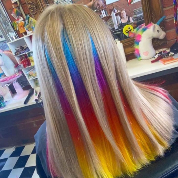 Inspirasi Warna Rambut Pelangi yang Trendi dan Menawan: Ekspresikan Dirimu dengan Nuansa Warna yang Unik