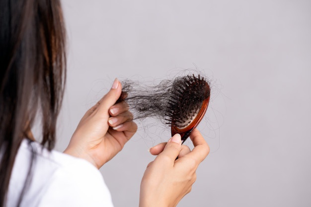 Rambut Rontok Bikin Stres? Tenang, Madu Bisa Jadi Solusinya!