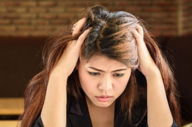 Rambut Rontok Akibat Stres: Atasi dengan Tips Jitu Ini!