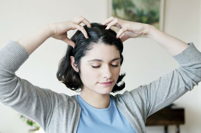 Rambut Rontok dan Tipis? Tenang, 12 Tips Ini Bisa Bantu Kamu Kembalikan Ketebalan dan Kesehatan Rambut!