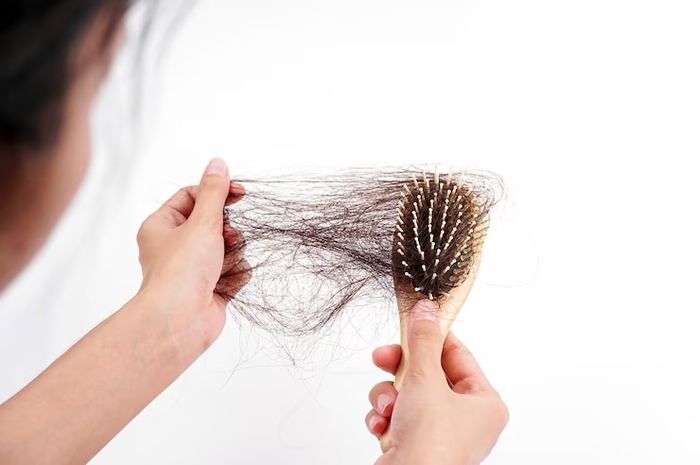 Rambut Rontok dan Lemah? Tetap Sehat Meski Mengalami Infeksi!