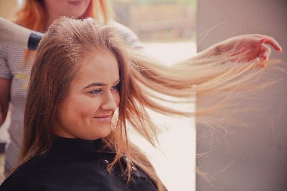 Panduan Lengkap: Cara Mengatasi Rambut Frizzy di Musim Hujan