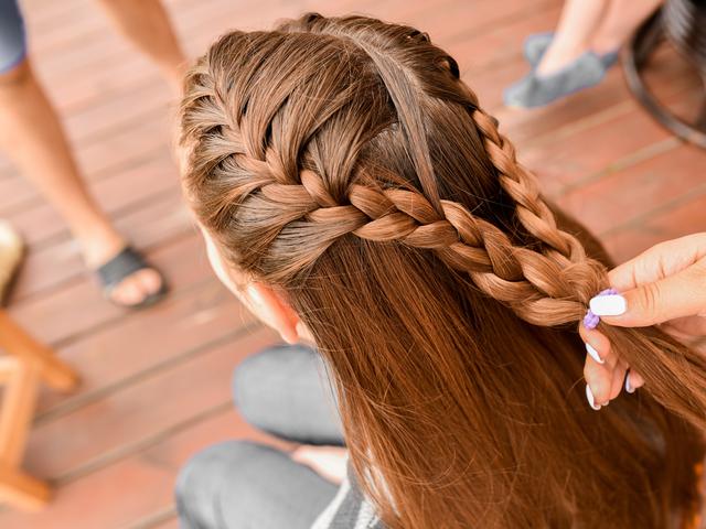 Tutorial Kepang Rambut Sederhana: Tampil Cantik dan Elegan dalam Sekejap!