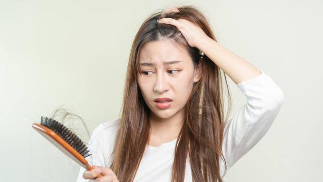 Mengapa Rambut Saya Rontok Setelah Mewarnai Rambut?