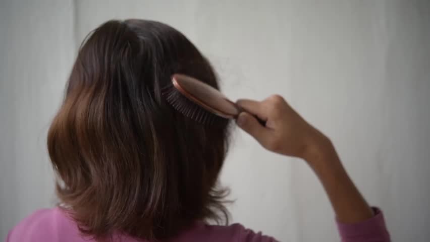 Rambut Rontok? Mungkin Vitamin Anda Yang Kurang!