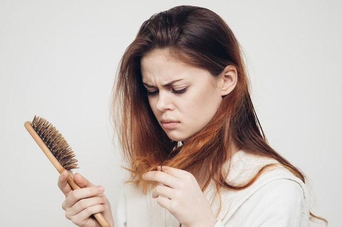 Apakah Rambut Rontok Bisa Dikendalikan dengan Vitamin Rambut?