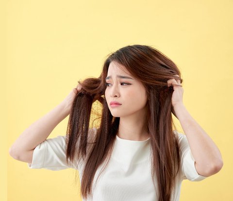 Rambut Berminyak Tenang, Ada Solusi! Panduan Lengkap Merawat Rambut Berminyak Agar Tetap Sehat dan Berkilau