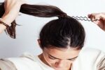 Ucapkan Selamat Tinggal pada Rambut Berantakan: Cara Mengikat Cocang Rambut yang Simpel dan Menarik!