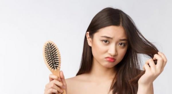 Rambut Rontok Bikin Stres? Tenang, Ini 7 Tips Ampuh Merawat Rambut Wanita!