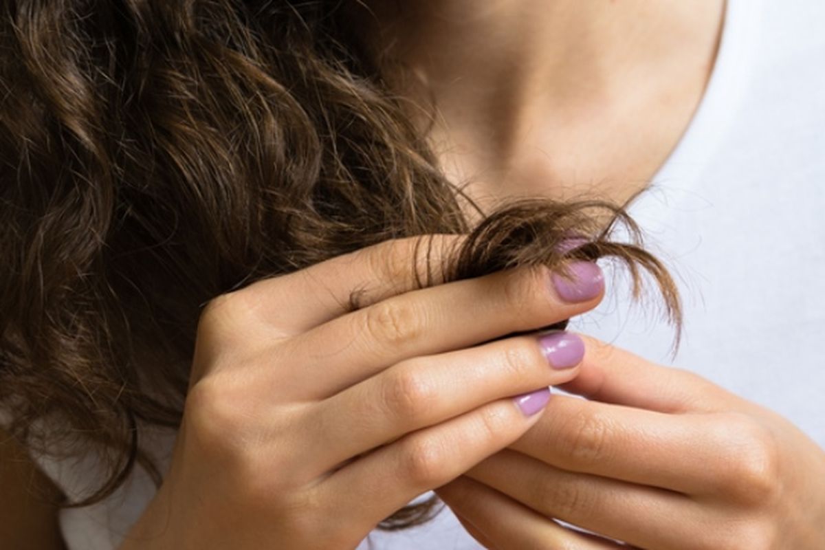 Rambut Kering dan Patah: Atasi dengan Cara yang Tepat!