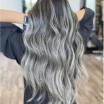 Gaya Rambut Ash Grey: Tips Mendapatkan Warna yang Elegan dan Menawan