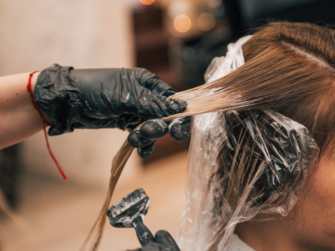 Rahasia Menjaga Warna Rambut Anda Terlihat Cemerlang: Panduan Perawatan Rambut Berwarna Agar Tidak Mudah Pudar