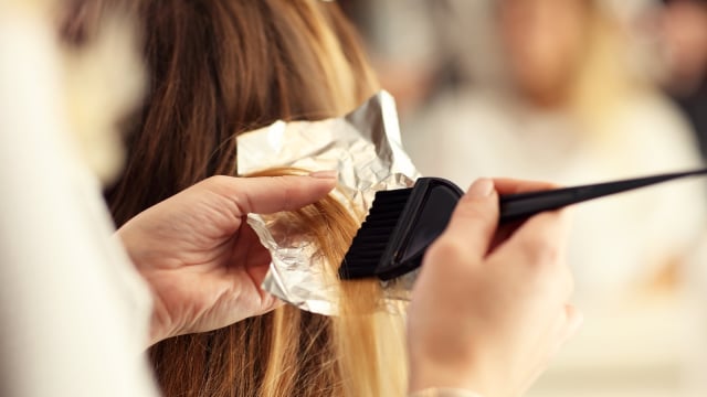 Terlanjur Hitam, Mau Gimana? Panduan Merubah Warna Rambut Setelah Nyemir Hitam!