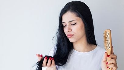 Rambut Rontok Pasca Menopause? Atasi dengan Nutrisi yang Tepat!