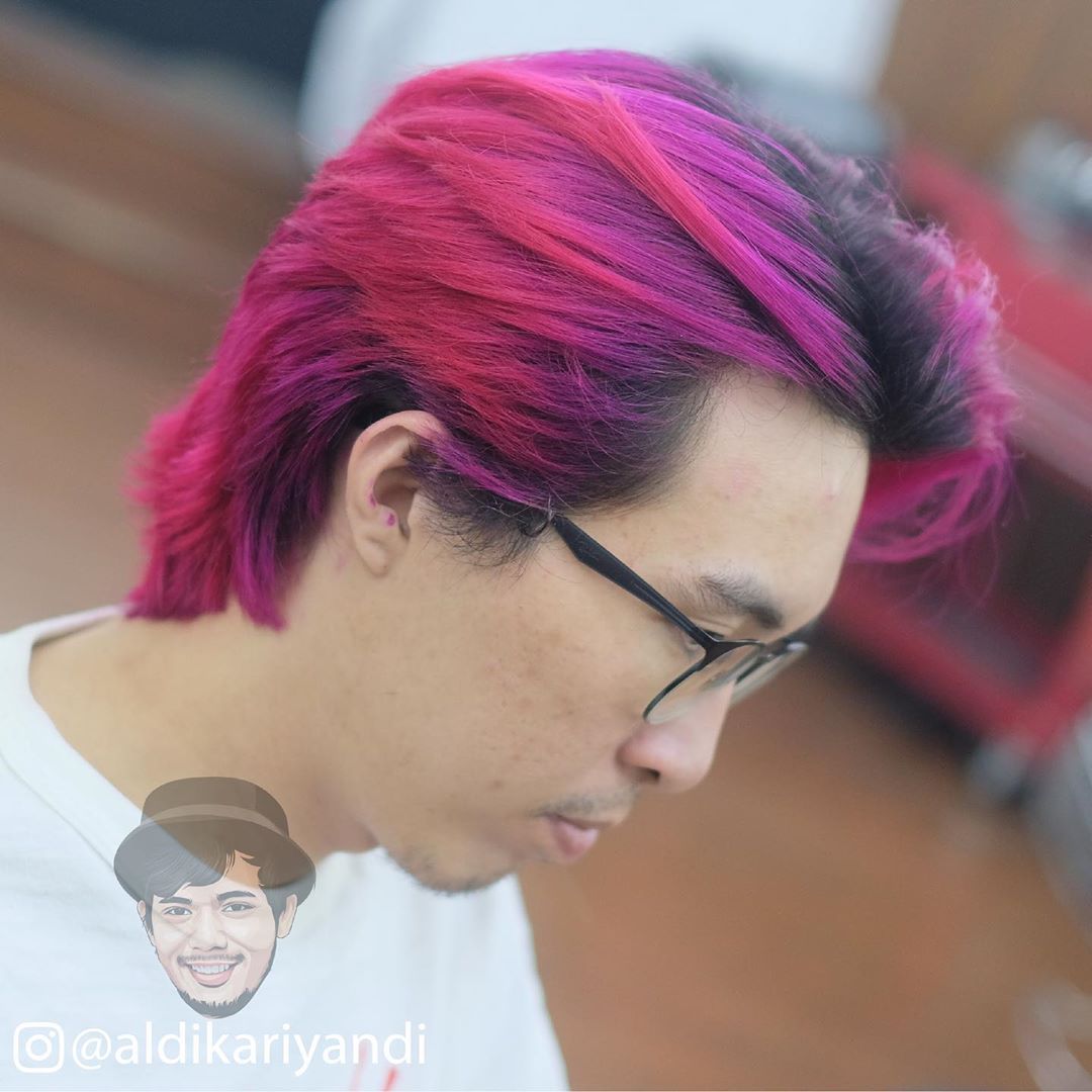 Panduan Highlight Rambut Pria: Tampil Keren dengan Warna Alami