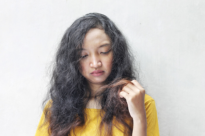 Rambut Panjangmu Rapuh? Atasi dengan Cara Tepat Ini!