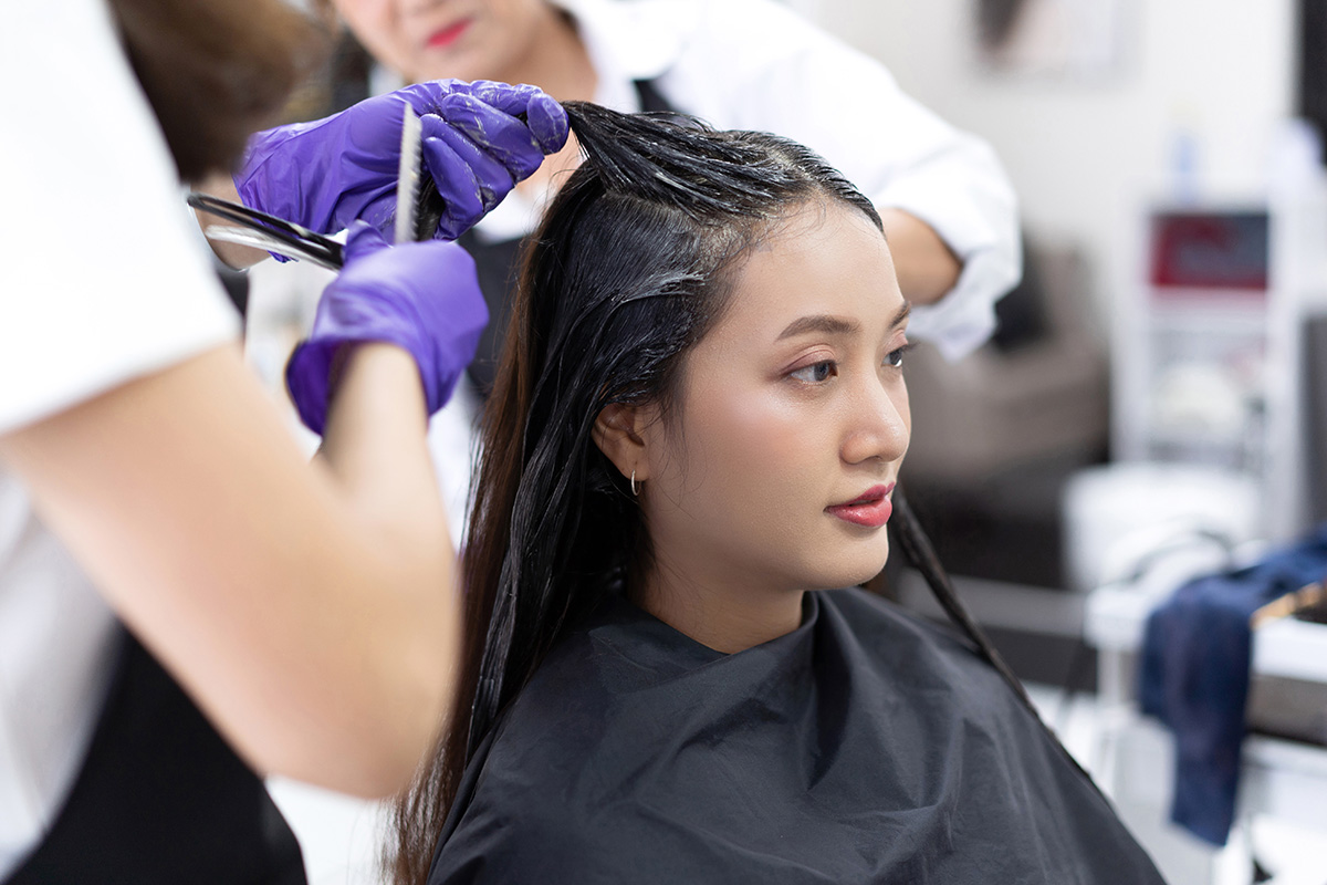 Rambut Rusak Akibat Bleaching? Tenang, Ini Cara Merawatnya!