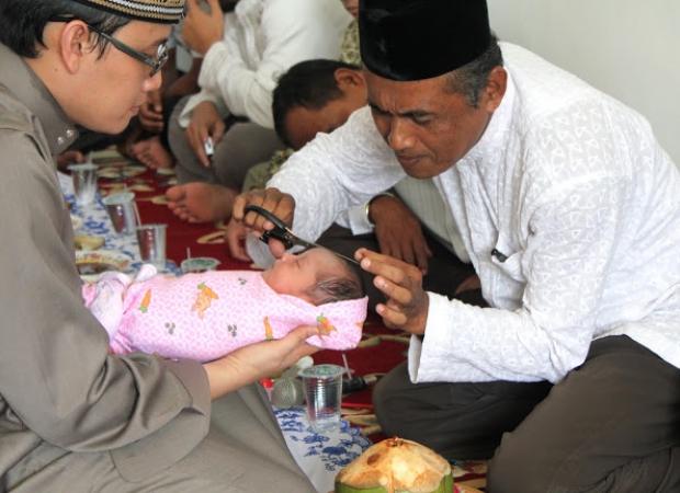 Mencukur Rambut Bayi: Tradisi, Hukum, dan Pandangan Islam