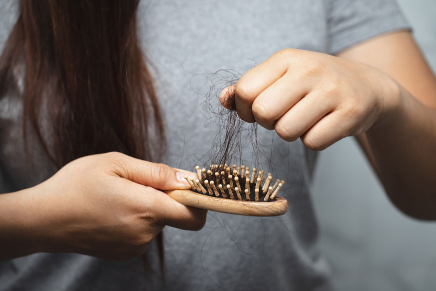 Rambut Rontok? Jangan Panik! 7 Cara Atasi Kekurangan Protein yang Efektif