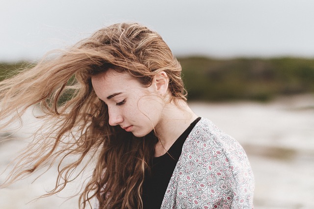 Apakah Rambut Kering Bisa Dikembalikan Sehat dengan Perawatan Herbal?