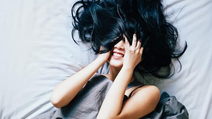 Mengapa Rambut Kusut Setelah Bangun Tidur? Rahasia di Balik Tidur dan Rambutmu