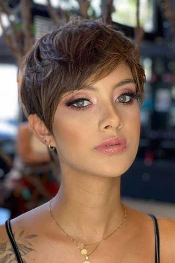 Pixie Cut Warna Pastel: Cocok untuk Segala Bentuk Wajah?