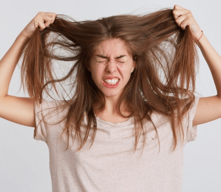 Rambut Patah? Waspadai Masalah Kesehatan di Baliknya!