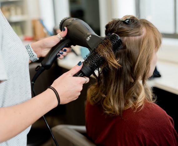 Cara Meluruskan Rambut secara Alami: Teknik dan Bahan yang Bisa Anda Coba di Rumah