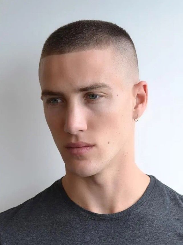 Buzz Cut Panjang: Lebih dari Sekedar Rambut Pendek, Gaya yang Berani dan Stylish