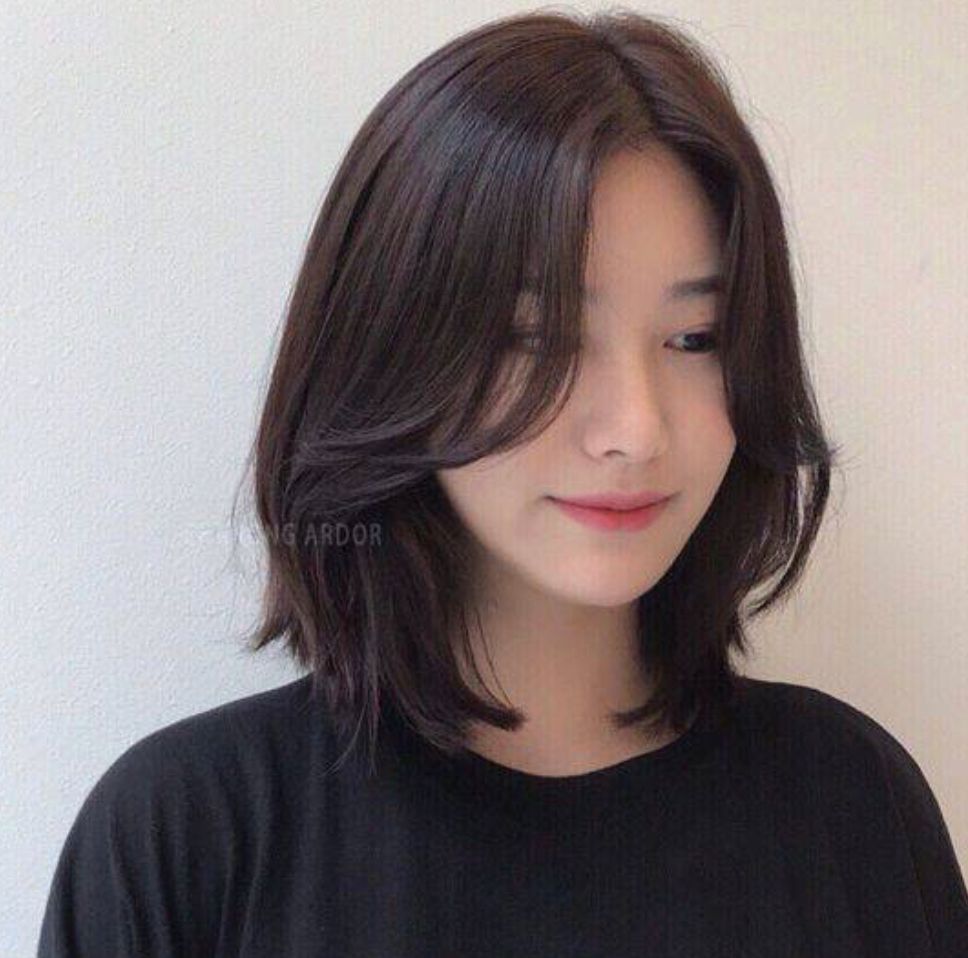 Gaya Rambut Belah Tengah Pendek: Modern, Elegan, dan Cocok untuk Segala Bentuk Wajah