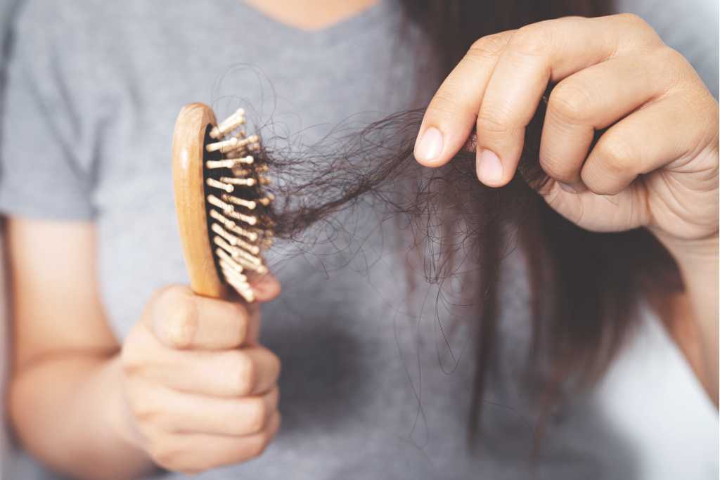 Rambut Rontok Setelah Melahirkan: Perjuangan dan Solusi yang Saya Temukan