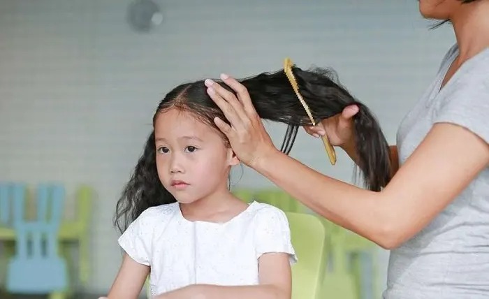 Rambut Anak Bercabang? Tenang, Ini Rahasianya! Panduan Lengkap Merawat Rambut Si Kecil Agar Sehat dan Indah