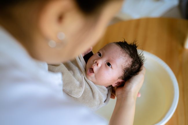 Si Kecil Berambut Lebat: Mimpi Para Orang Tua, Realita yang Menanti