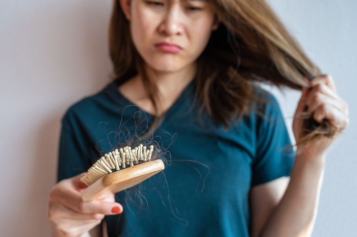 Menyingkirkan Kecemasan Pasca Melahirkan: Atasi Rambut Rontok Dengan Cara Efektif