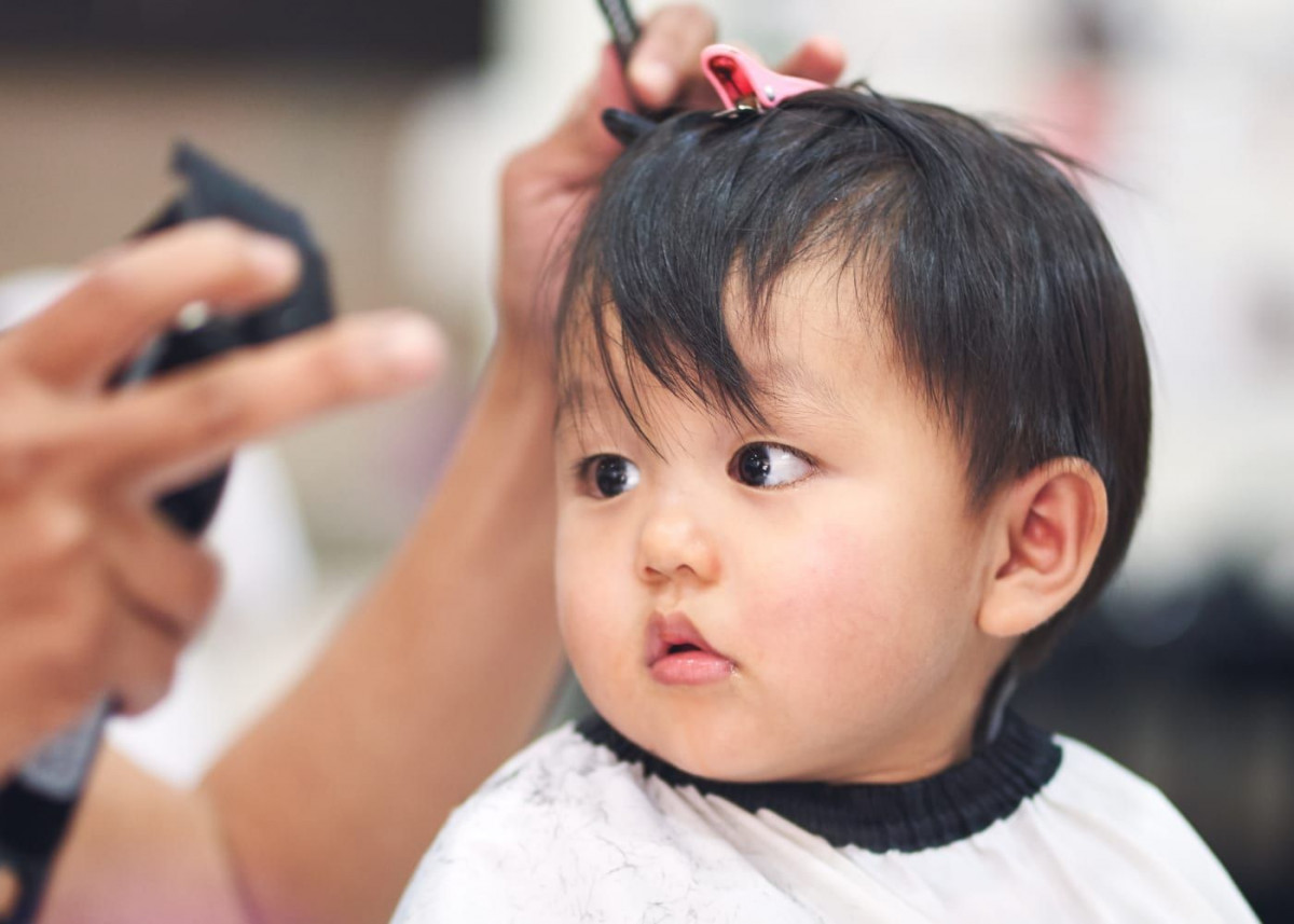 Tak Perlu Dicukur: Mitos atau Fakta di Balik Rambut Bayi?