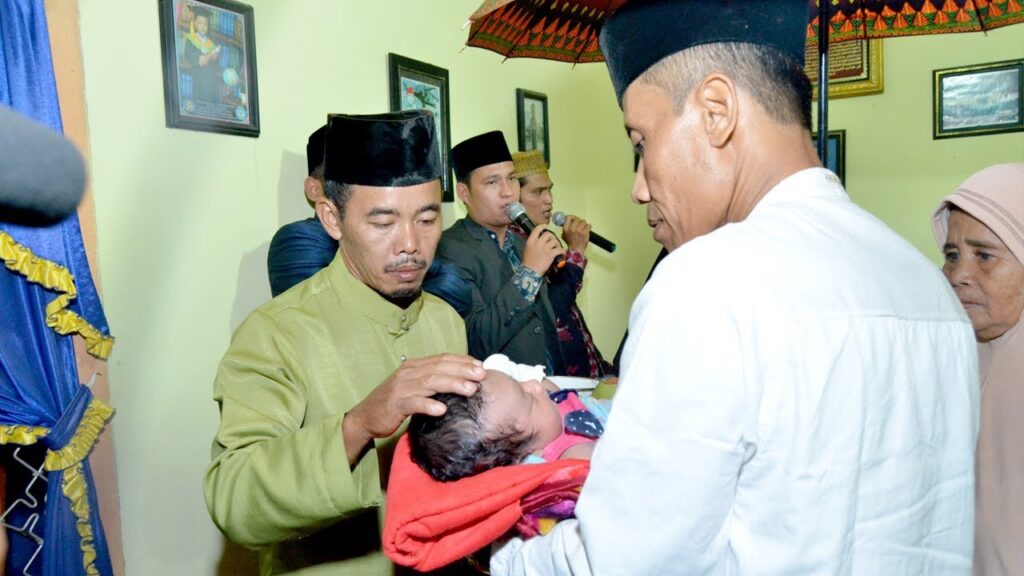 Apakah Rambut Bayi Harus Digundul dalam Islam? Menyingkap Mitos dan Fakta