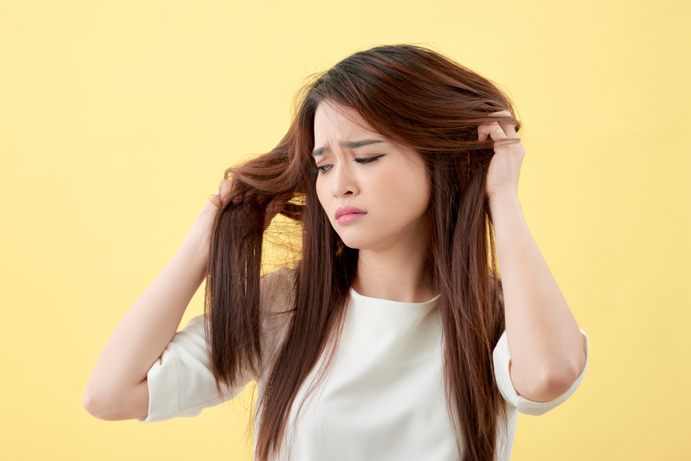 Rambut Kering dan Kusam? Atasi dengan 8 Cara Jitu Ini!