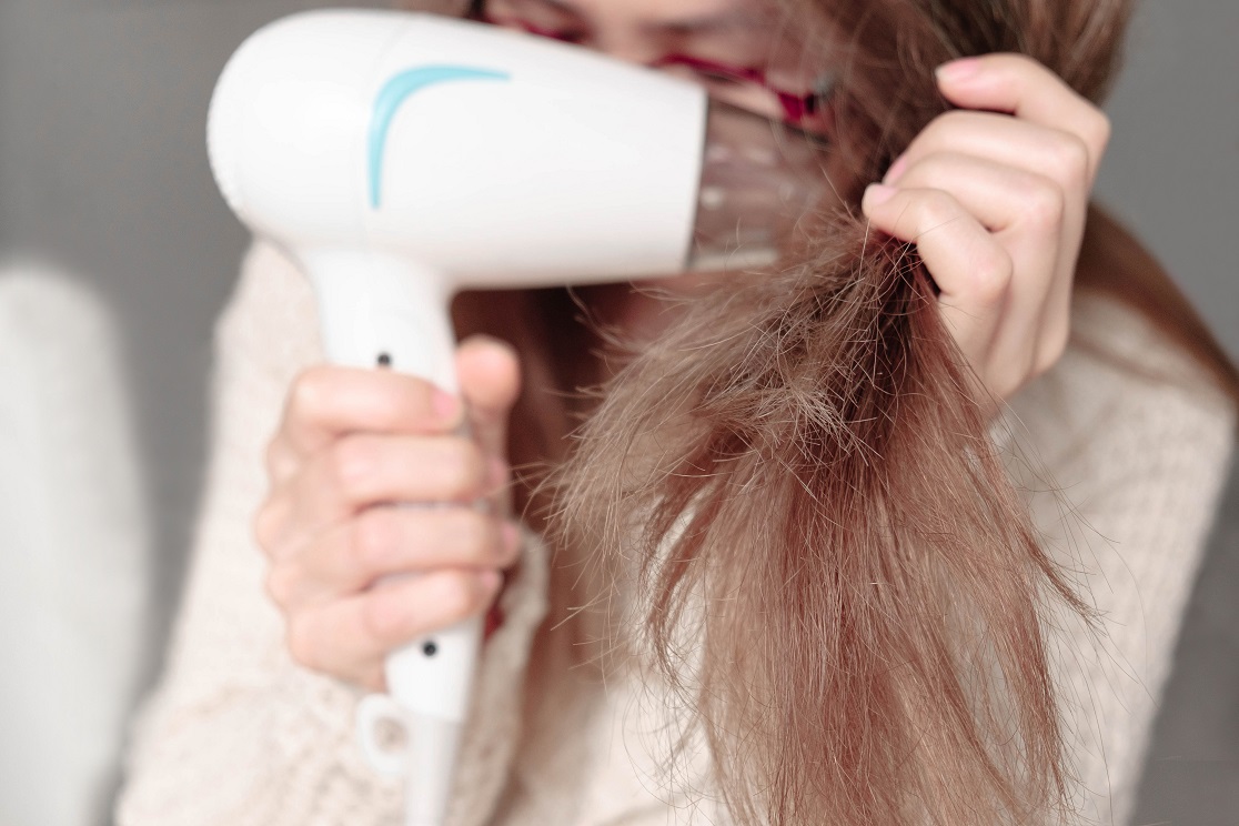 Rambut Warna-Warni, Hati Tetap Tenang: Tips Merawat Rambut Diwarnai Agar Tidak Rusak