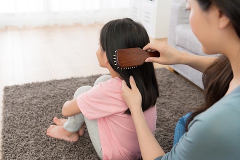 Rambut Anak Bercabang? Tenang, Ini Rahasianya! Panduan Lengkap Merawat Rambut Si Kecil Agar Sehat dan Indah