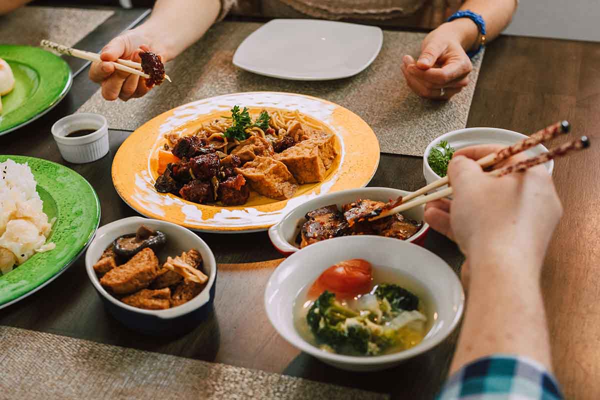 Rambut Rontok Tak Terkendali? Atasi Kebotakan Akibat Pola Makan!