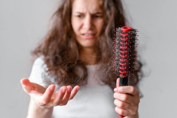 Rambut Tipis? Hormon Bisa Jadi Pelakunya!