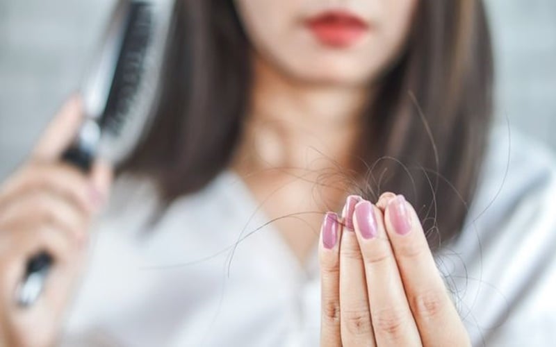 Bisakah Rambut yang Rontok Akibat Bleaching Tumbuh Kembali?