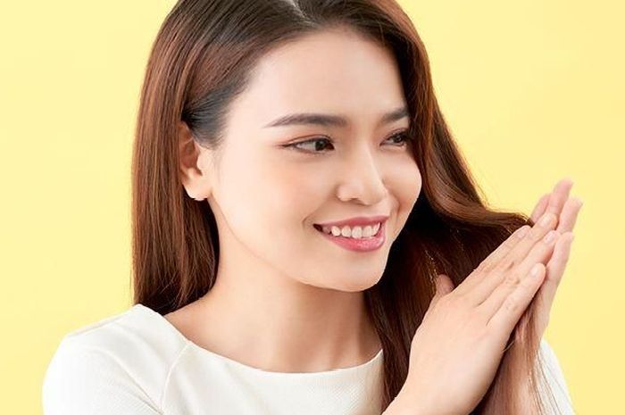 Rambut Kering dan Berketombe? Hati-hati, Alat Styling Bisa Jadi Biang Keladinya!