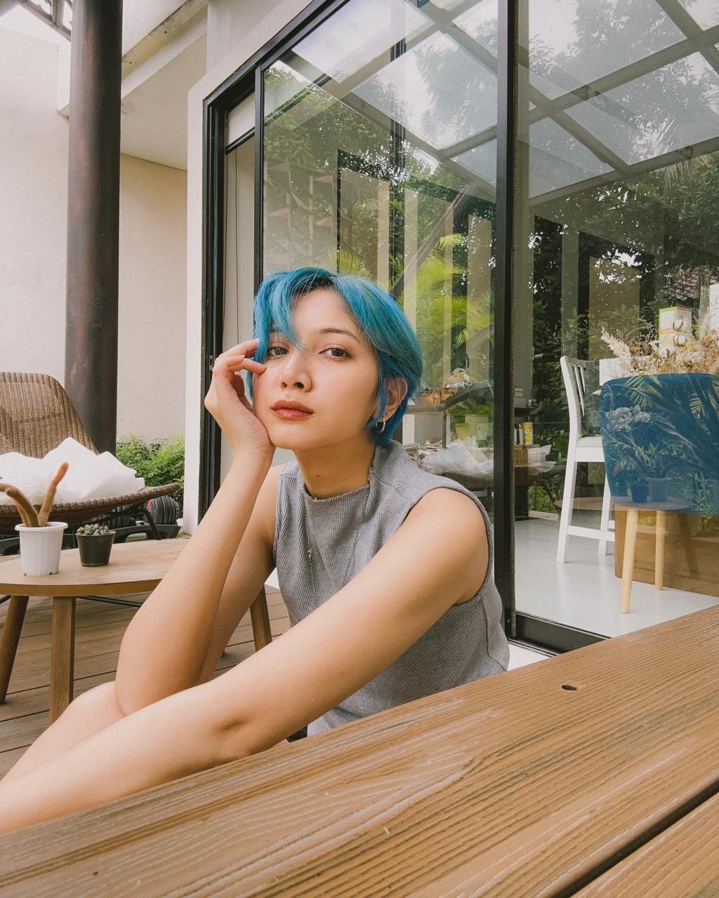 Pixie Cut Warna Pastel: Inspirasi Gaya Rambut untuk Festival Musik yang Memikat Hati