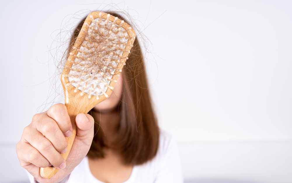 Teror Rambut Rontok Parah: Mengungkap Penyebab dan Mencari Solusi Tepat