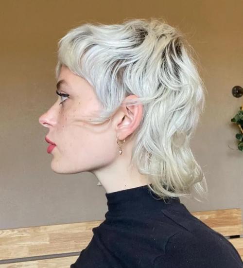 Gaya Rambut Wolf Cut Wanita: Inspirasi untuk Tampilan yang Elegan dan Trendy