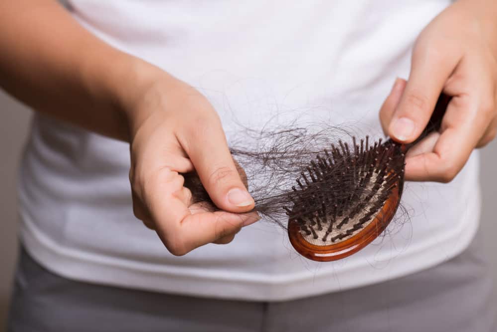 Rambut Rontok Bisa Jadi Tanda Penyakit Serius? Waspadai Tanda-Tanda Ini!