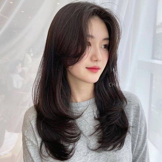 Cara Mendapatkan Gaya Rambut Segi Layer Oval Pendek yang Elegan dan Keren