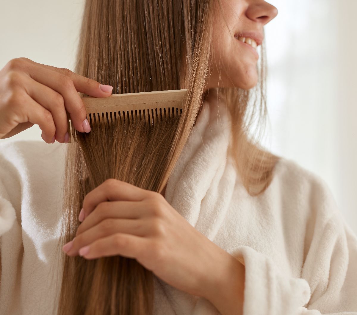 Mengatasi Rambut Kusut dengan 3 Bahan Alami yang Mudah Didapat