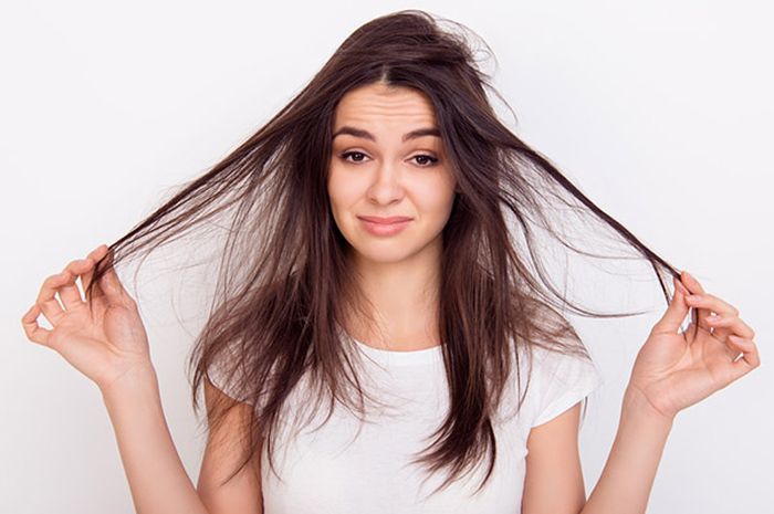 Mengapa Rambut Anda Sering Rontok Setelah Keramas?